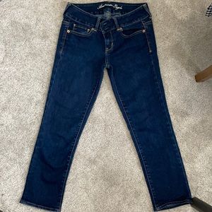 American eagle size 4 Dark denim capri pants